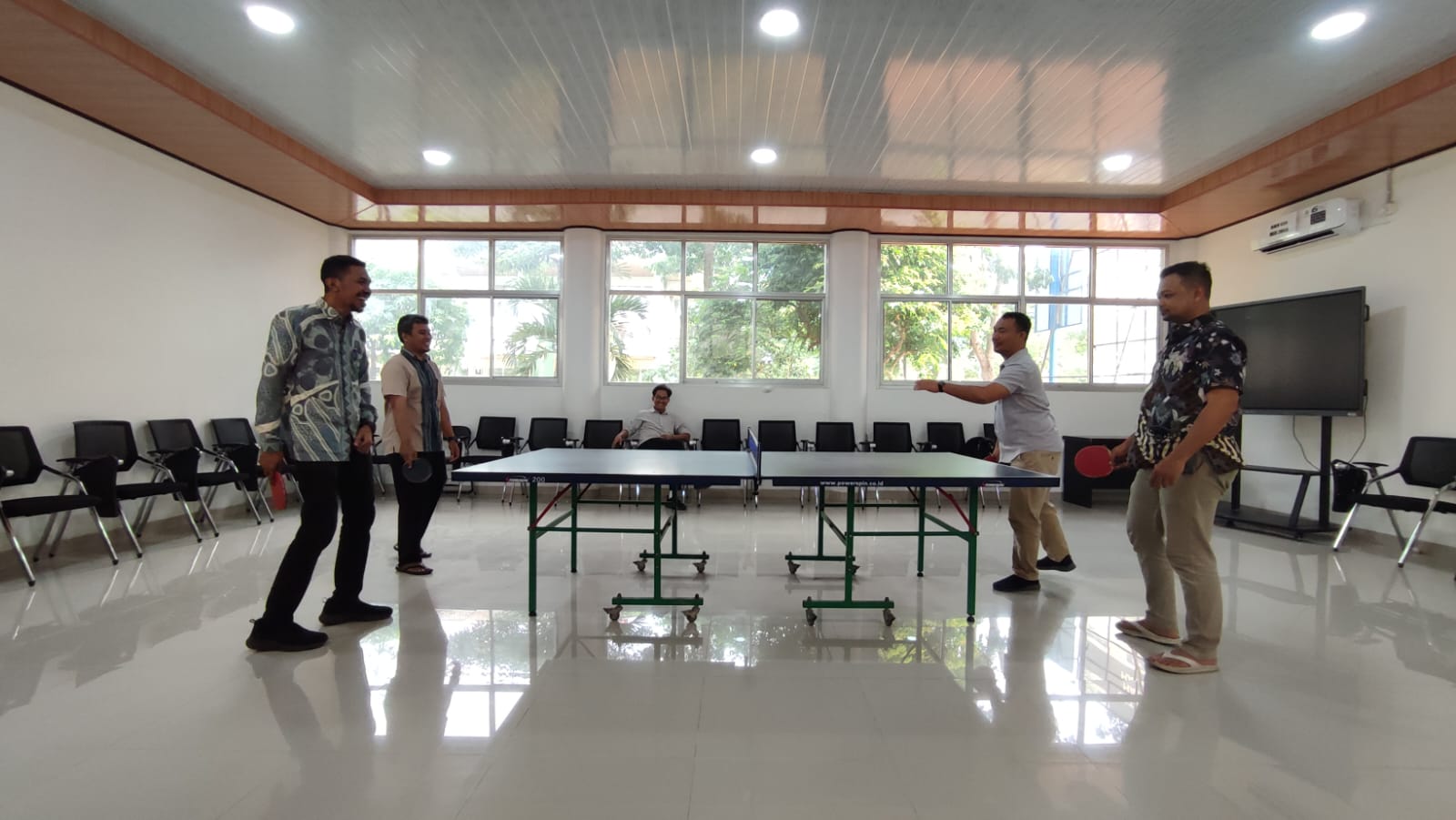 Meriahkan HUT ke-79 RI, Fakultas Syariah Gelar Perlombaan Tenis Meja Sebagai Ajang Kompetisi dan Silaturahmi