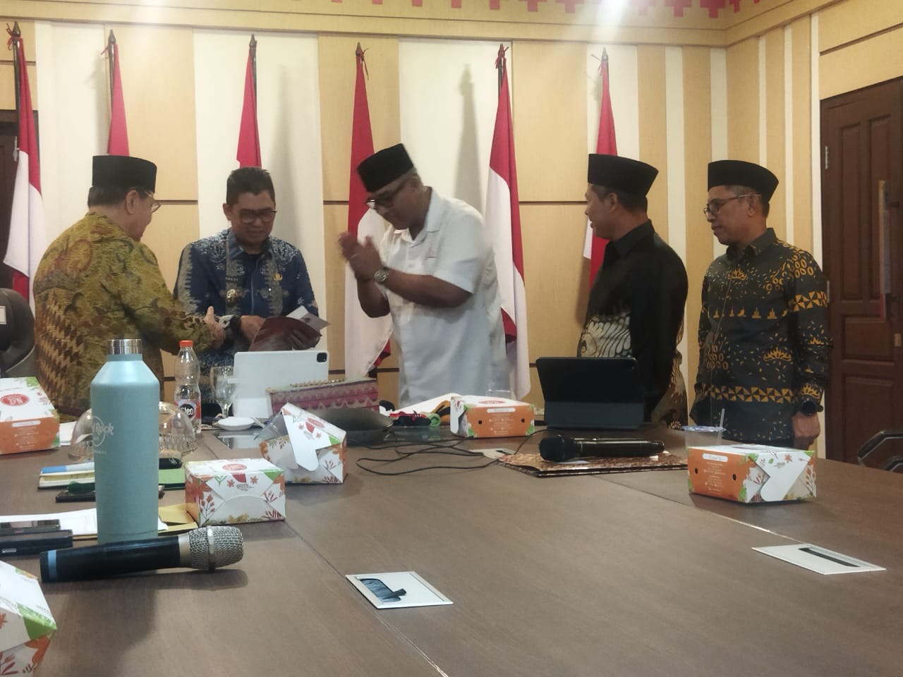Rapat Panitia Pembangunan Masjid Al-Hijrah Kotabaru Lampung Digelar di Ruang Sakai Sambayan