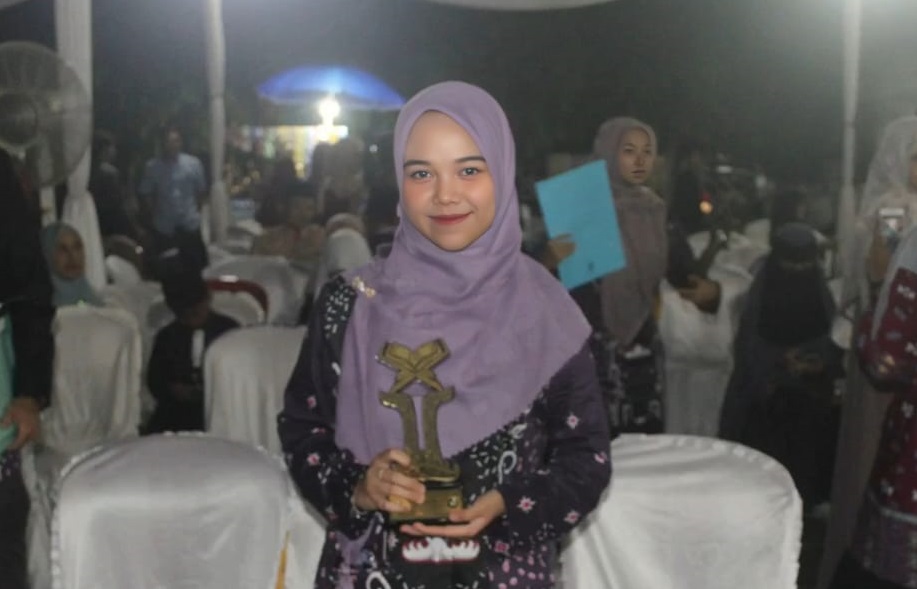 Salma Damayanti, Mahasiswa Prodi HKI Fakultas Syariah Raih Juara 3 Musabaqoh Tilawatil Qur’an (MTQ) Ke-51