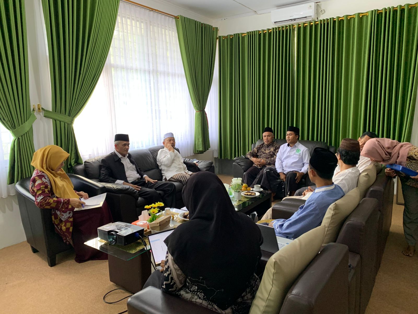Bahas Standar Sertifikasi Penyembelihan Halal, LPPOM dan Komisi Fatwa MUI Lampung Gelar Rapat