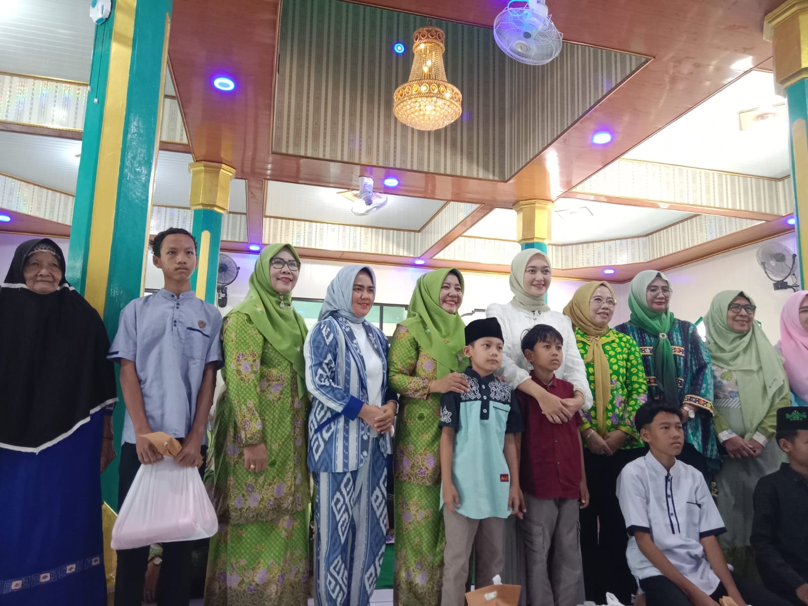 Kolaborasi dengan Pemprov Lampung, PW Muslimat NU Lampung Beri Santunan Anak Yatim dan Gelar Pasar Murah