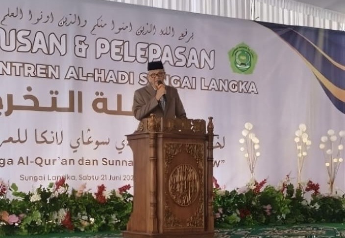 Wisudawan-Wisudawati Ponpes Al-Hadi di Lepas dengan Haru dan Pesan Moral Kebangsaan