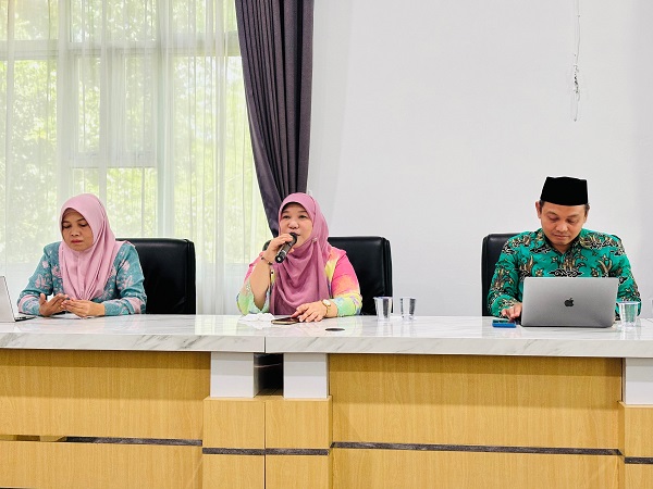 Dekan Fakultas Syariah Dr. Efa Rodiah Nur Apresiasi Konsistensi Diskusi Dosen sebagai Tradisi Akademik Kritis dan Kontekstual