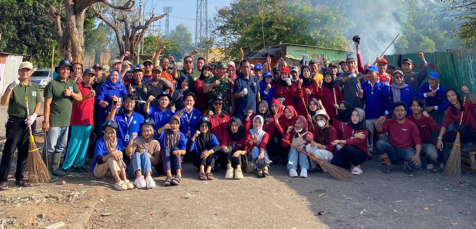 Mahasiswa KKN 125 Bersama Warga Hidupkan Semangat Bersih di Kelurahan Perumnas Way Halim