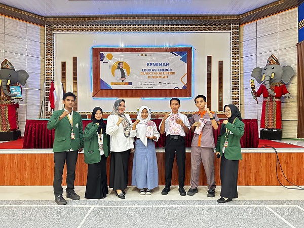 Mahasiswa KKN UIN Raden Intan Gelar Seminar “Edukasi Energi: Bijak Pakai Listrik di Sekolah” di SMK Negeri 2 Bandar Lampung