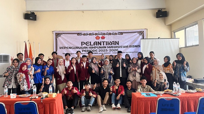 Hima Bisnis sebagai Laboratorium Kepemimpinan: Suryani Tekankan Peran Strategis Mahasiswa Prodi Administrasi Bisnis UTB Lampung.