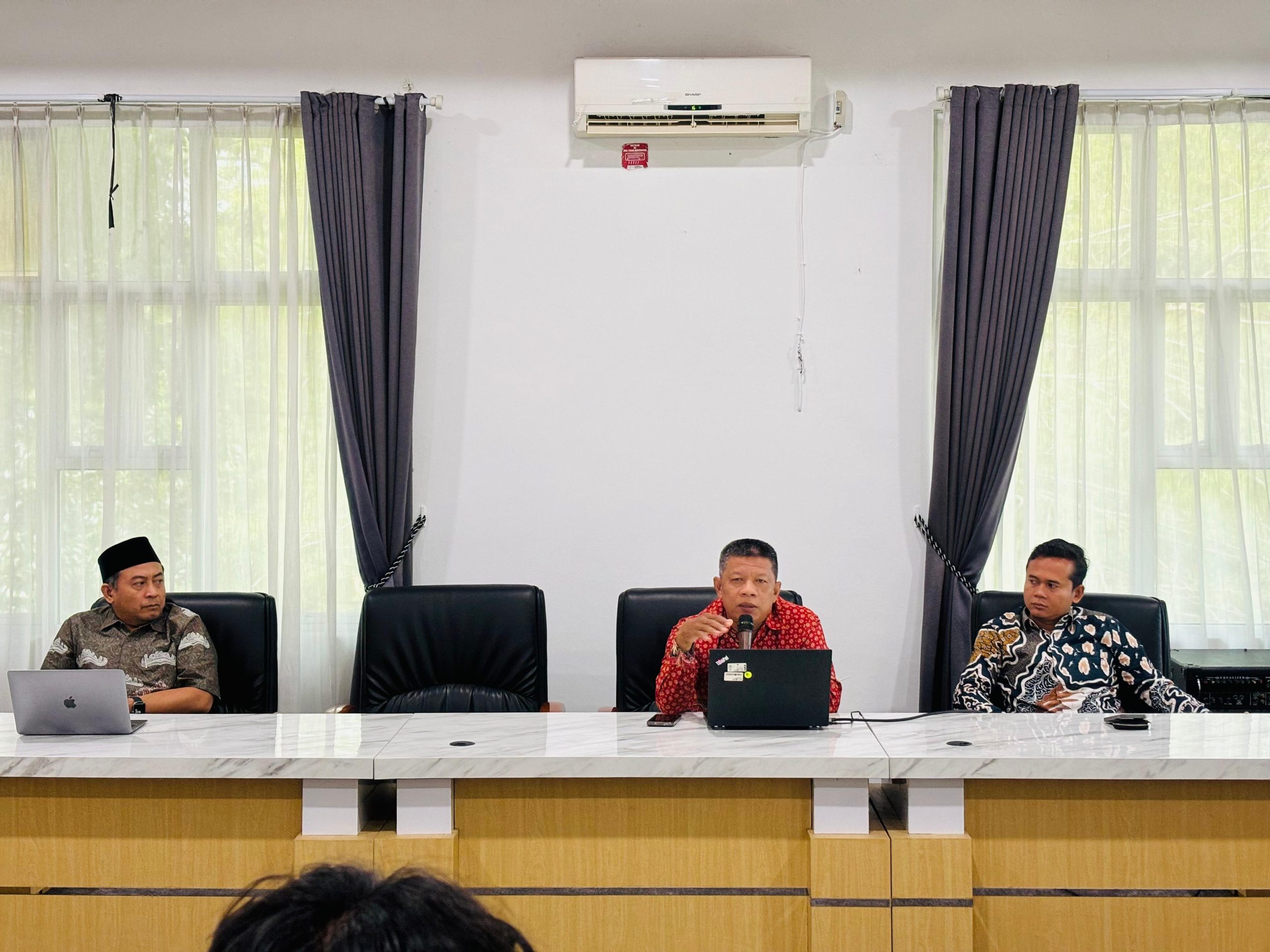 Mengupas Dinamika Hukum Kontemporer, Fakultas Syariah UIN Raden Intan Lampung Gelar Diskusi Dosen dan Mahasiswa Seri 15